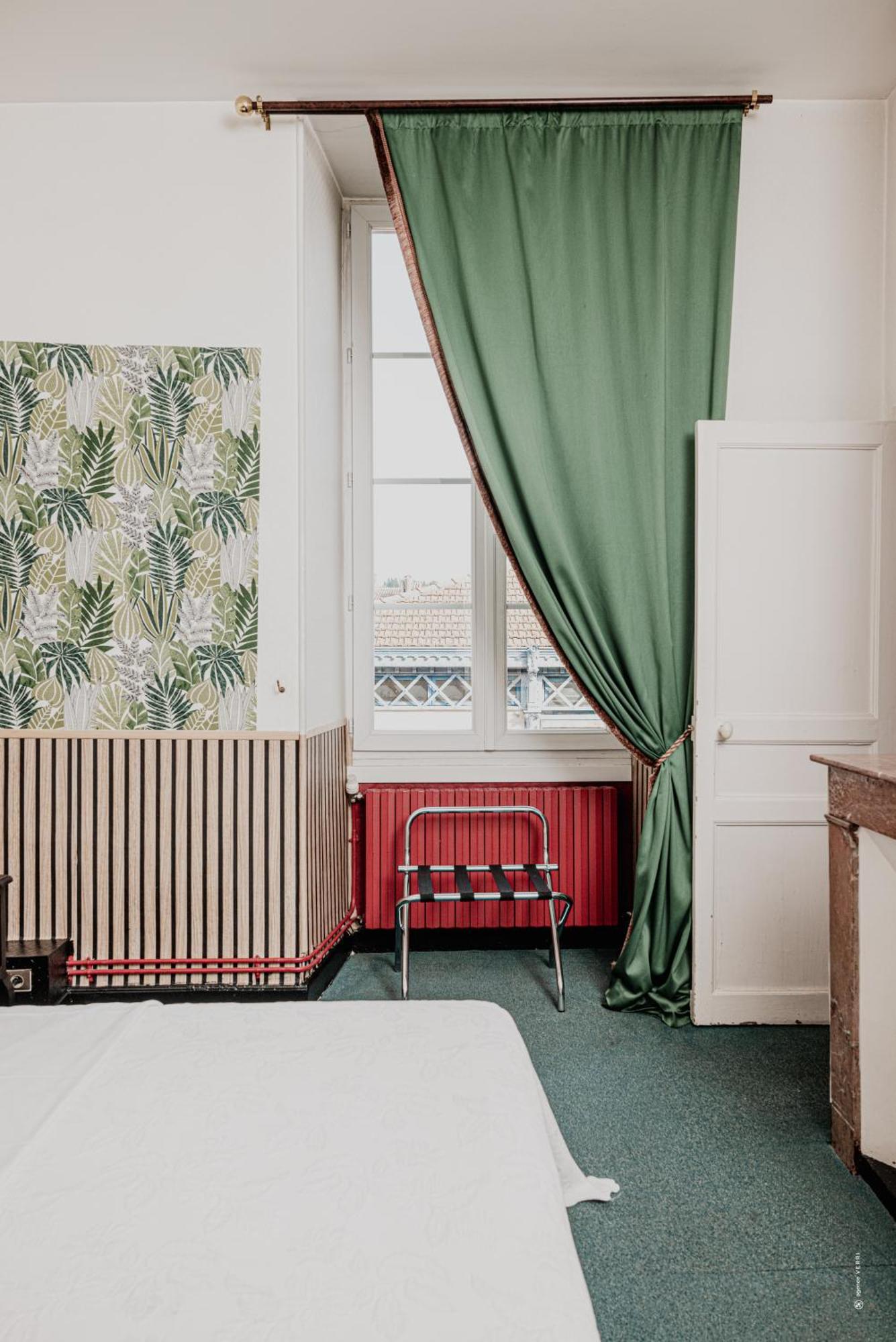 Hotel Moderne Et Pigeon Limoux Exterior photo
